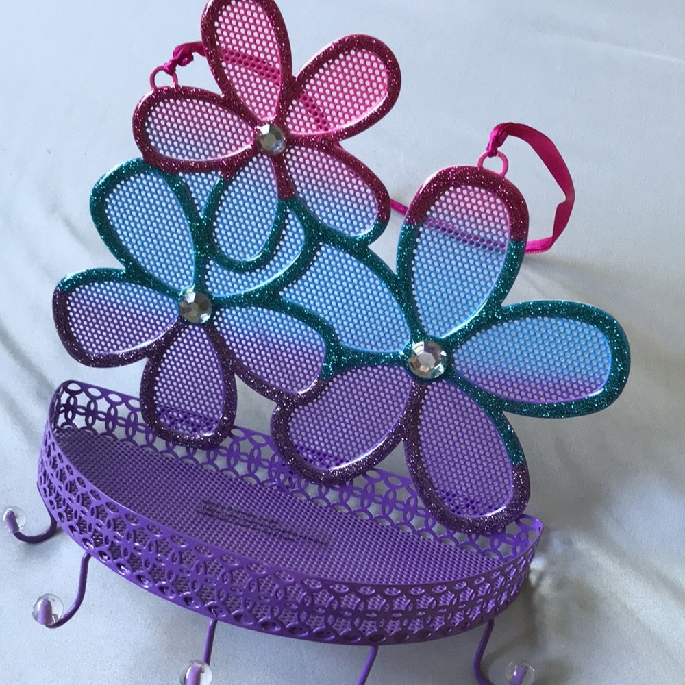 Art Deco shelf w/ hooks - Claire’s